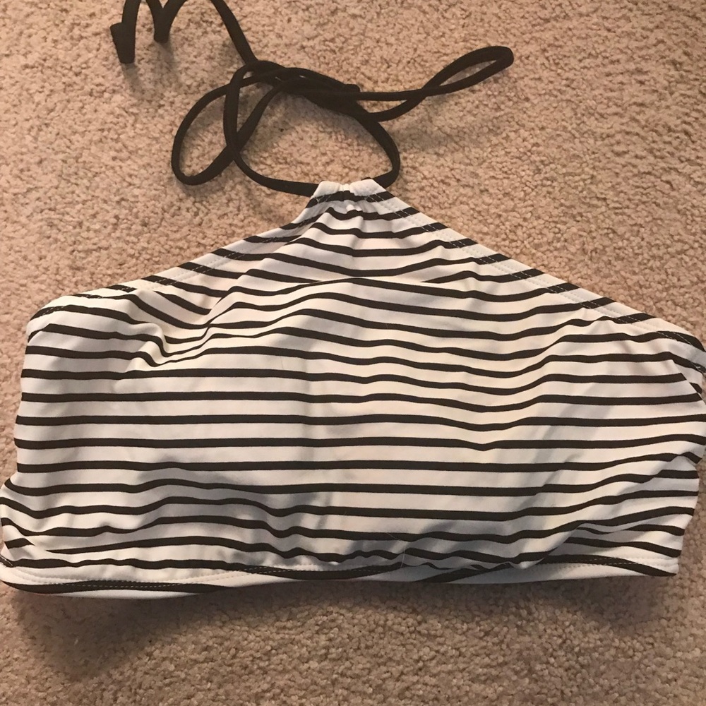 Around the neck black, white and pink swim top